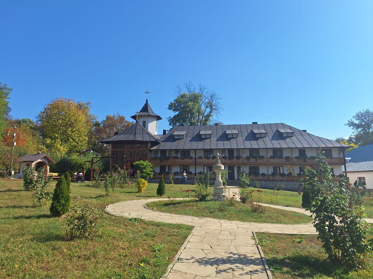 Mănăstirea Miclăuşeni