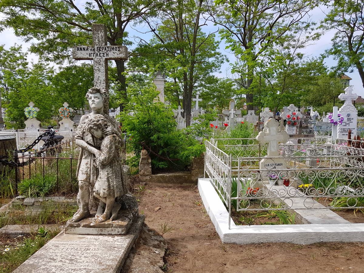 Cimitirul multietnic